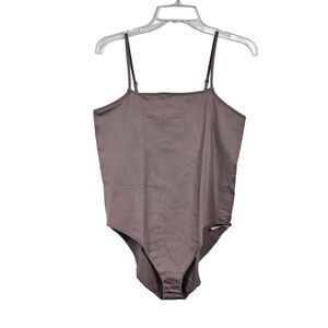 Skims Essential bodysuit Nwot